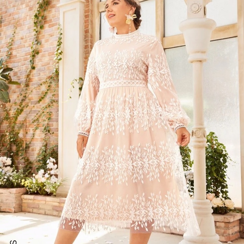 NIB Guipure Lace Insert Lantern Sleeve Mesh Dress- Size 20